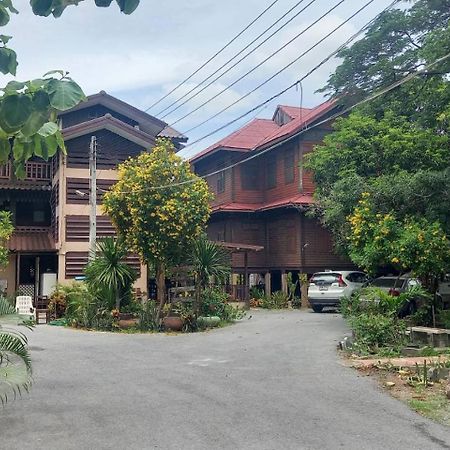 Baan Lotus Guest House 大城 外观 照片