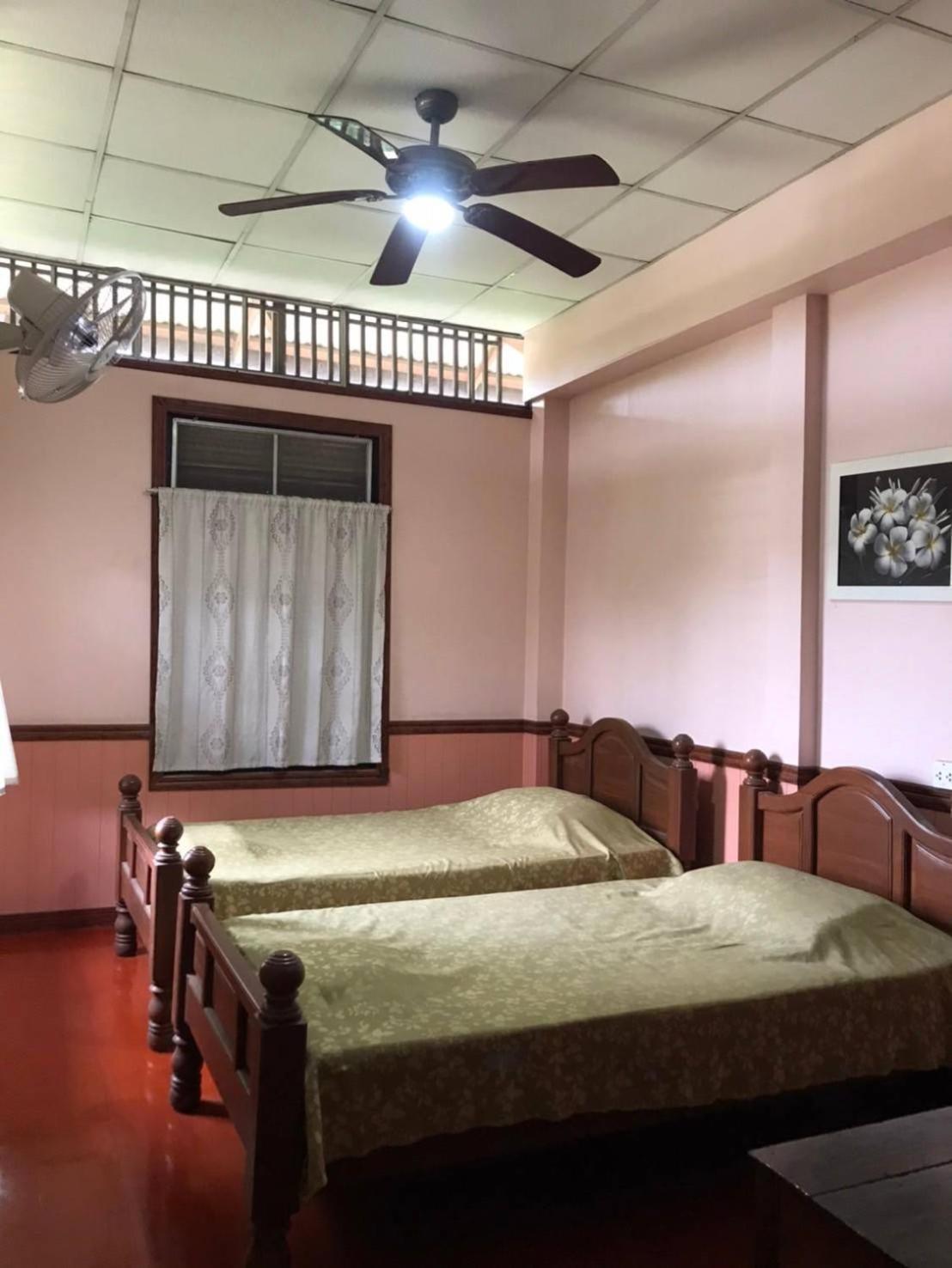 Baan Lotus Guest House 大城 外观 照片
